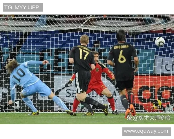 足球明星的强大魅力与传奇故事揭示了他们在绿茵场上的无与伦比的风采与实力